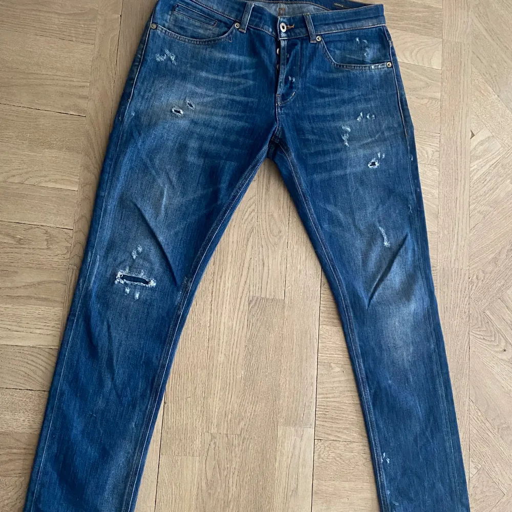 Ett par feta dondup George jeans i skick 9,5/10. Storlek är 33. Jätte fint skick nästan aldrig använda. Pris 999. Jeans & Byxor.