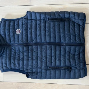 Colmar väst - Storlek 14 år Skick 10/10 Äkta