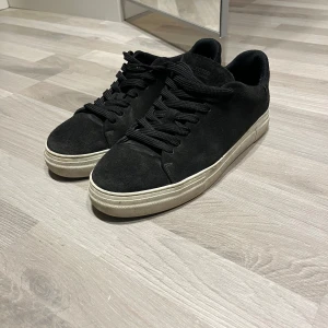 Selected homme skor - storlek 44 från selected homme, fint skick kommer putsa upp de när någon är intresserad