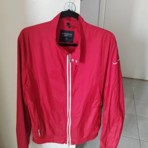 Peak performance jacka - En tunn jacka i fint skick