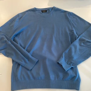 Stickad tröja - Jättefin stickad tröja från Massimo dutti, i bra skick!