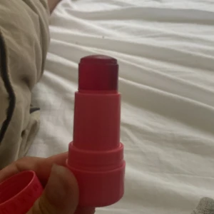 Milk jelly blush tint  - Milk jelly blush använd typ 2 gånger vet inte vilken färg bytet
