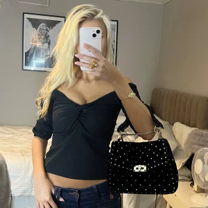 Topp - Så snygg topp!! Med offshoulder🤩🥰