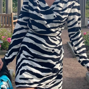 Klänning med Zebra mönster - Använd fåtal antal gånger