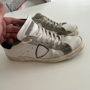 Philippe model skor - Säljer dessa models, väldigt bra skick och inga synliga skador , box ingår inte men kan skicka med en Gucci box