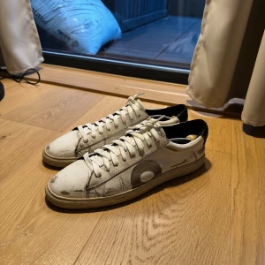 Oliver Cabell vita stolek 44 - Oliver cabell Low 1 Belmont stolek 44 