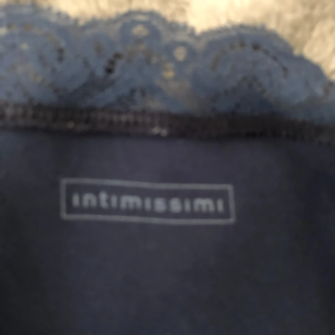 Mörkblå intimissimi långärmad med spets - 90