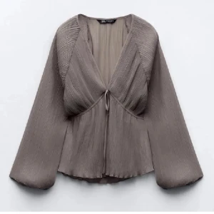 Populär Zara blus - Populär Zara blus. Storlek M. Bra skick 