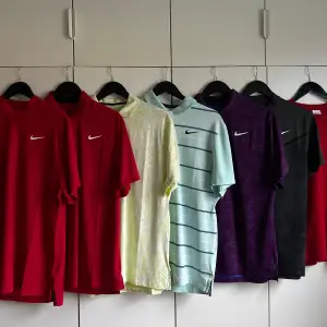 Stackade upp med lite goa Tiger Woods kläder nu när han och Nike gick skilda vägar som jag tyvärr måste sälja av. Vissa av dem är helt nya och oanvända med tagg kvar medans några endast är använda en gång. Skicka DM för pris per plagg :)