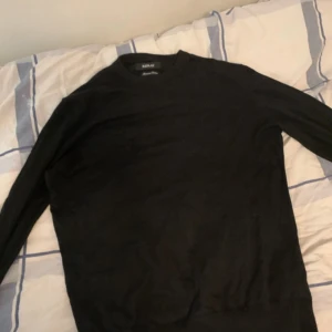  Fin stickad Replay hoddie - Den är i storlek S köpt på NK för 1799kr men säljer den endast för 400!