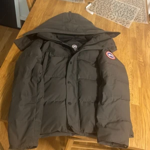 canada goose jacka - Skön vinter jacka som sitter skönt men som även håller dig riktigt varmt 