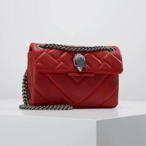 Kurt geiger väska - Säljer min superfina Kurt Geiger väska i väldigt bra skick! Nypris 2400kr