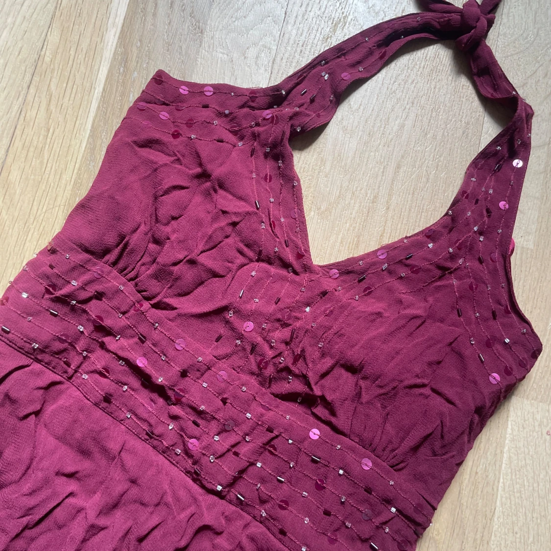 Röd halterneck klänning  - 90