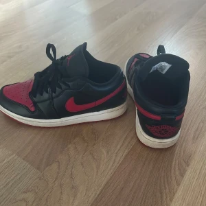 Air Jordan 1 low - Säljer mina jordans då dom inte kommer till användning, storlek 38 och väldigt bra skick.