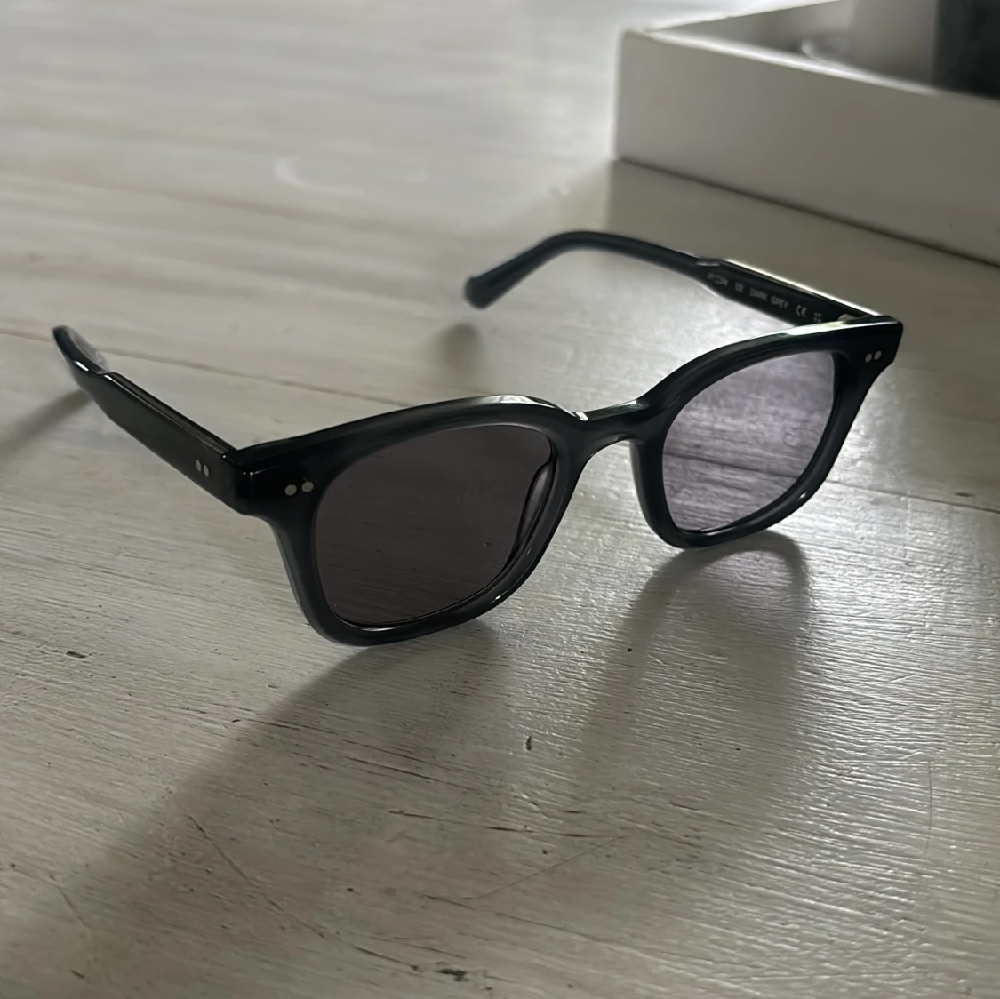 Chimi solglasögon 02 dark grey