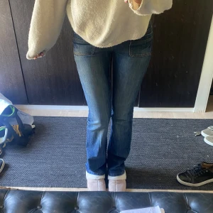Blåa jeans  - Så snygga jeans med så fina fickor, är i bra skick💗