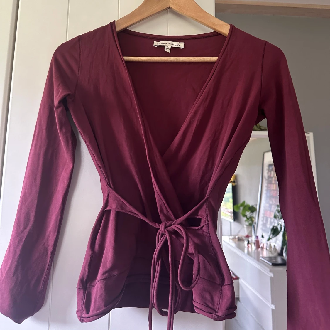 Vinröd omlott tröja