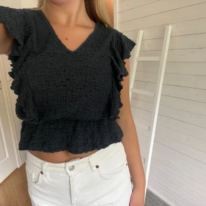 Volang blus - Söt volang blus från Only💕bra skick