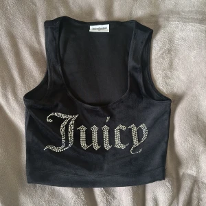 Juicy Couture Top Svart - Jätte snygg, svart juicy couture top i storlek XS. (Ps, oanvänd) 💗