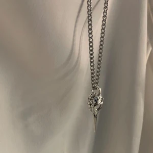 Halsband  - Sjukt snyggt halsband. Finns i silver och guld.  Köp för 149kr Modell 057