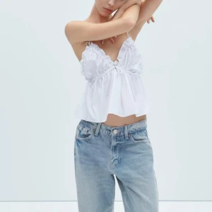 Zara topp  - Aldrig använd alltså är prislappen på💕 Köpte för 199kr på rean för ett tag sen, pris går alltid att diskutera 