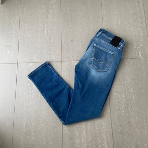 Replay Anbass Hyperflex Jeans  - Säljer nu dessa blåa replay Anbass Hyperflex jeans, skriv för fler bilder/frågor🙌🏼
