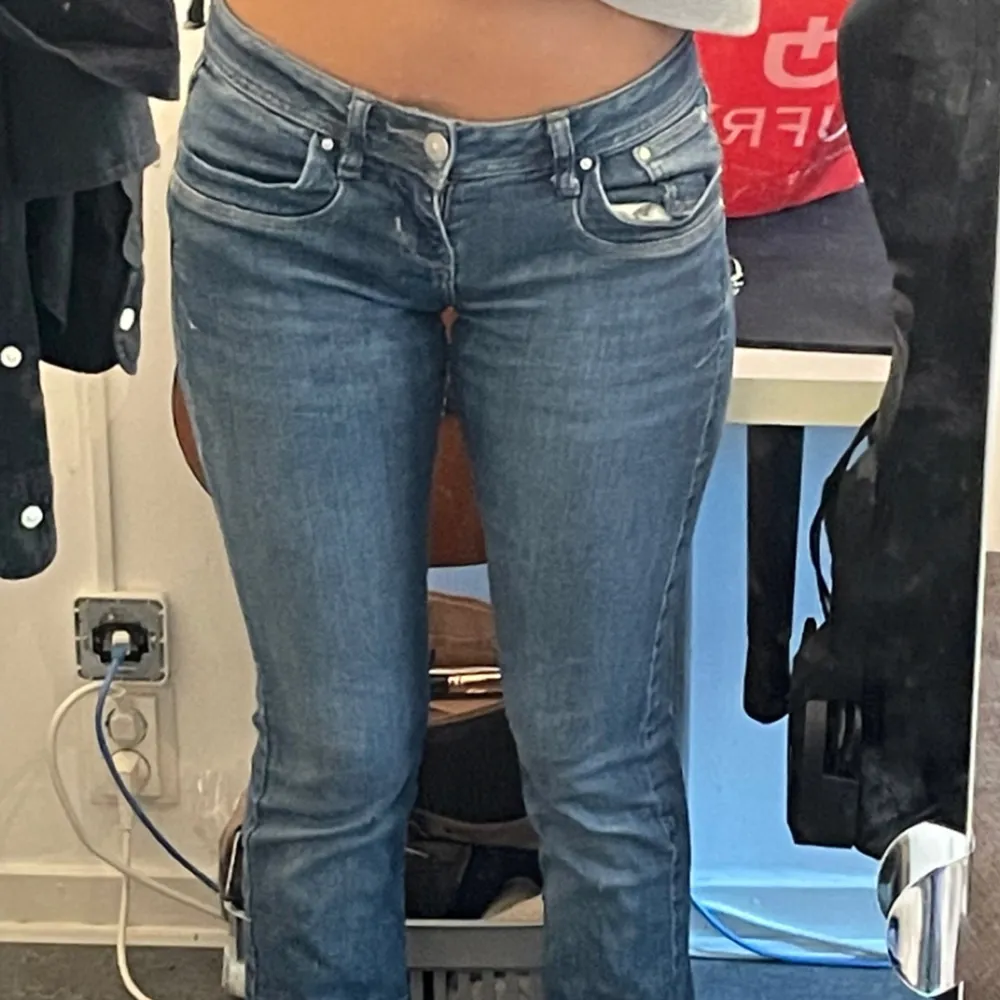 Ltb jeans modell valerie storlek 27-32. Jättesnygga. En defekt- se bild 3💕💕. Jeans & Byxor.