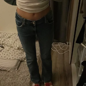 Byxor  - Fina byxor från zara, stl 152 bra sick! Köparen står för frakten🧡