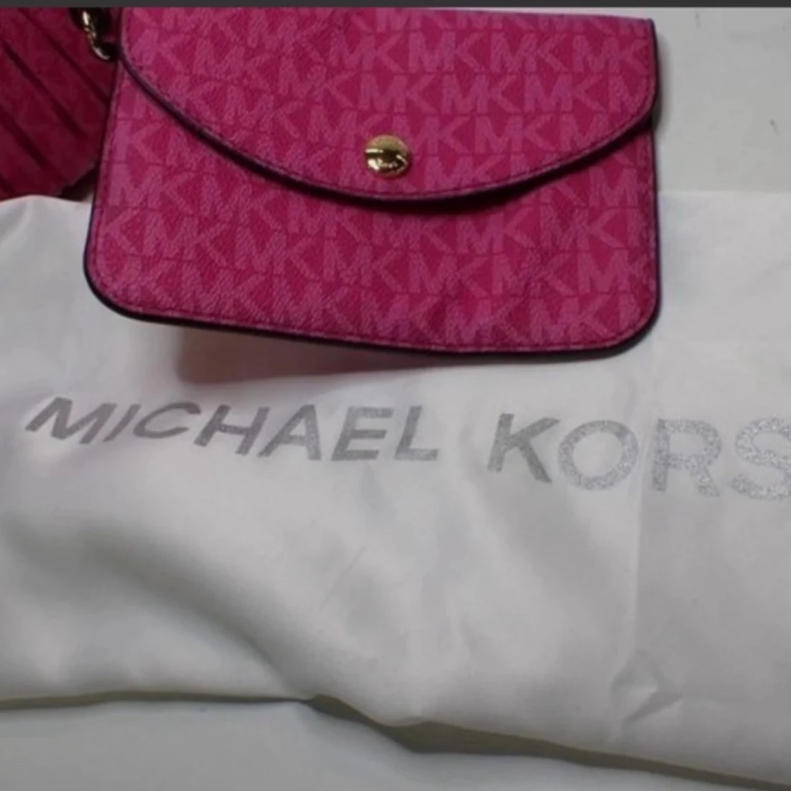 Rosa axelväska med mönster - 93