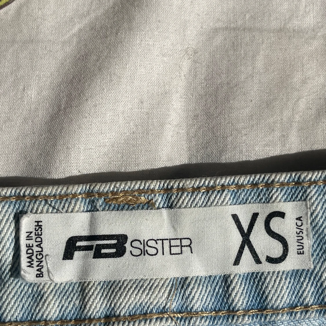 Ljusa jeansshorts från FB Sister - 91