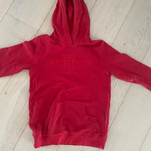 Peak Performance hoodie - Bra skick 