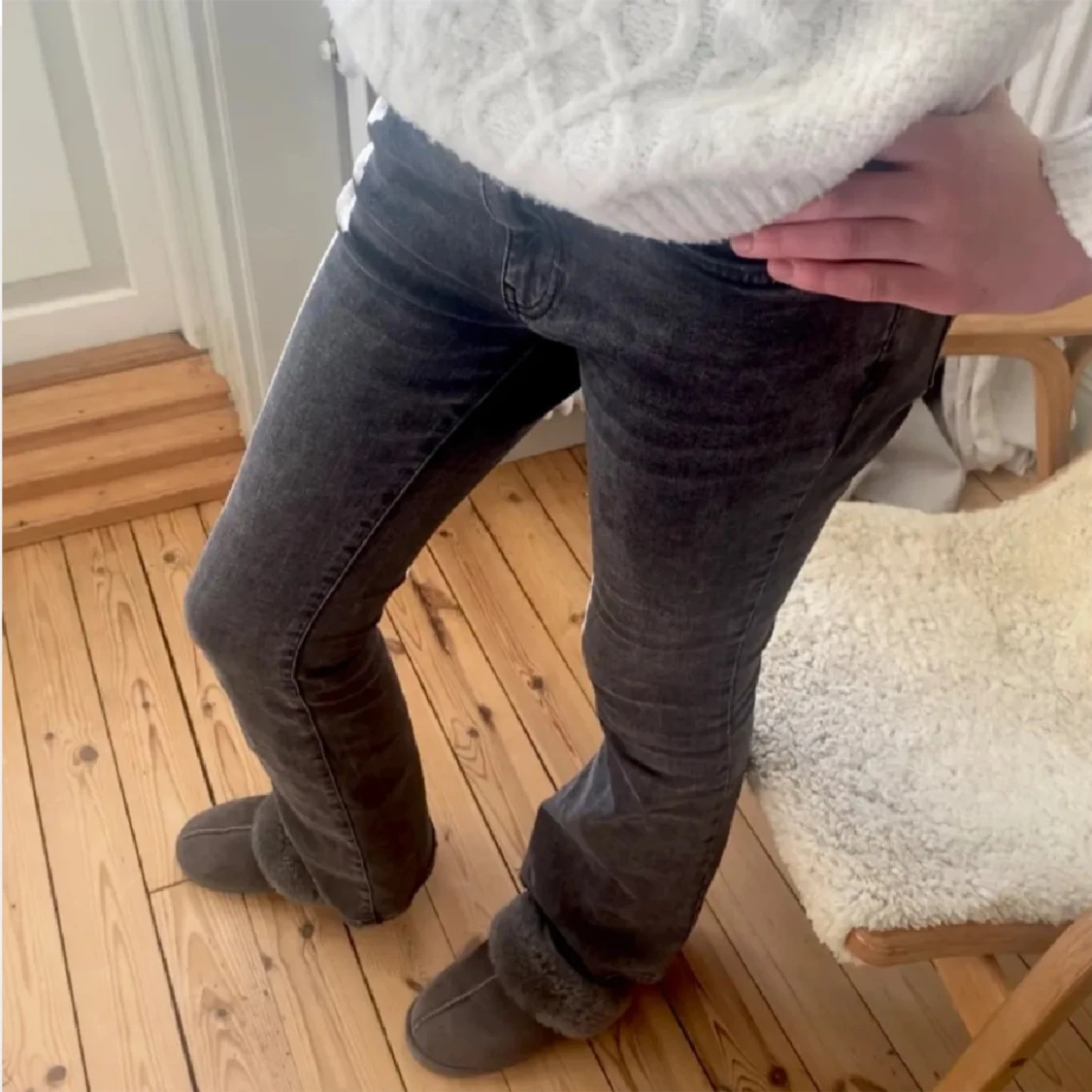 Svarta bootcut jeans - 90