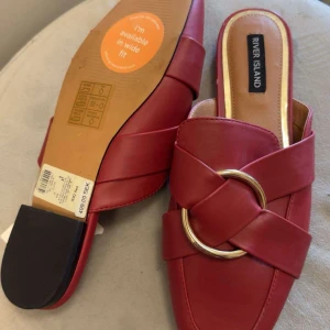 Tofflor  - Stl:37 Jätte fina och bekväma tofflor helt nya med prislapp på❤️