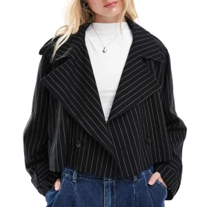 Croppad jacka - För fin croppad trench jacka som tyvärr inte kommer till användning:/ Nytt skick aldrig använd med prislap kvar🌟 