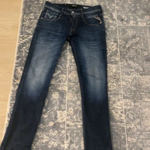 Replay jeans - Replay jeans som är knappt använda.  Priset kan diskuteras!!  Storleken är 28/30