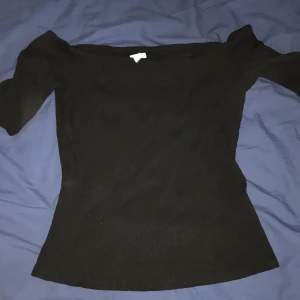 Tröja - En tröja/t-shirt utan axlar