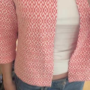 Fin kofta/bolero - En mönstrad fin bolero/kofta💕