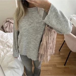 Grå stickad  - Från Veromoda 