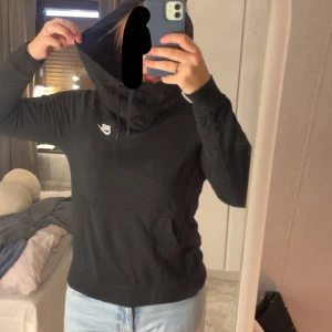 Nike hoodie - En jätte snygg Nike hoodie med en lite större luva🖤