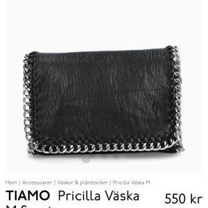 Tiamo väska - Säljer min tiamo väska! Jag har haft den i ungefär ett år och skicket är bra. Å