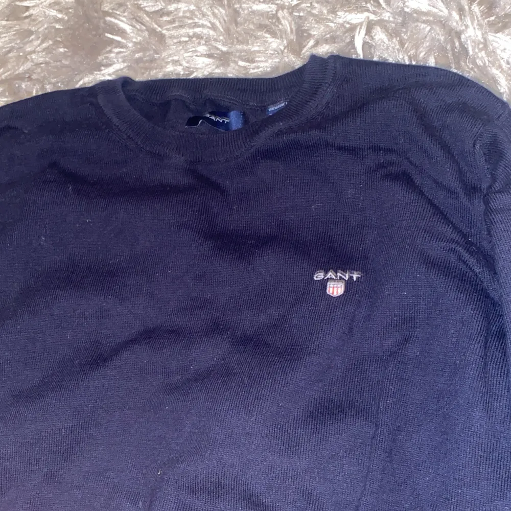 Gant crewneck utan några defekter och är i storlek 158/164. Tröjor & Koftor.