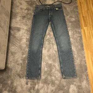 Nudie jeans - Tjena säljer ett par nudie grim tim som är helt nya och har en väldigt snygg tvätt. De är i storlek 33-32 och har ett nypris på 1600 men mitt pris är 699. Hör av er vid minsta lilla fundering.