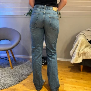 Blå jeans - Mörkblå jeans från lager 157 i storlek xs modellen icon.  Lite stora i storlek, typ S. Nypris 400, sparsamt använda. Mitt pris 100, billigare vid snabb affär ❤️