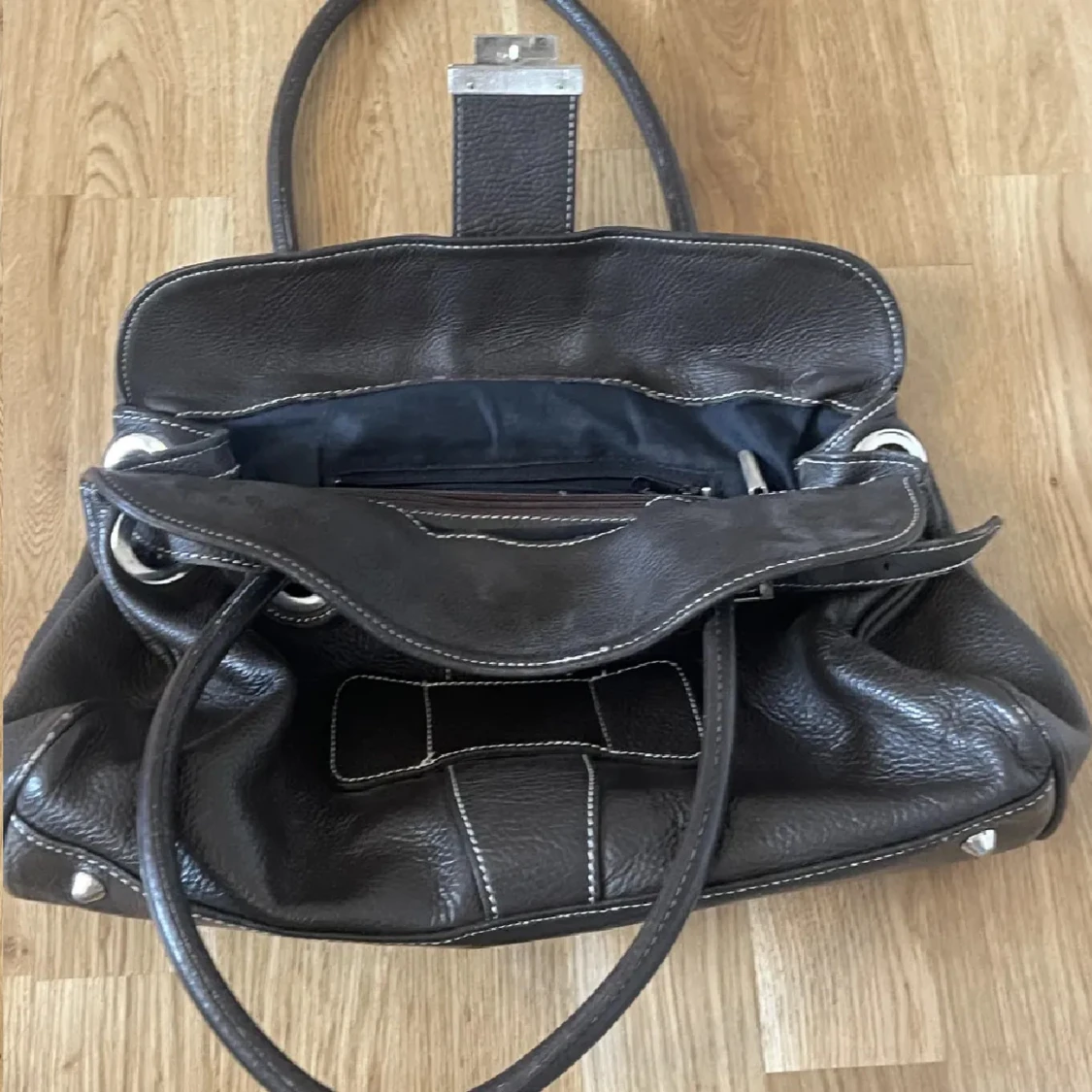 Brun skinnväska - 91