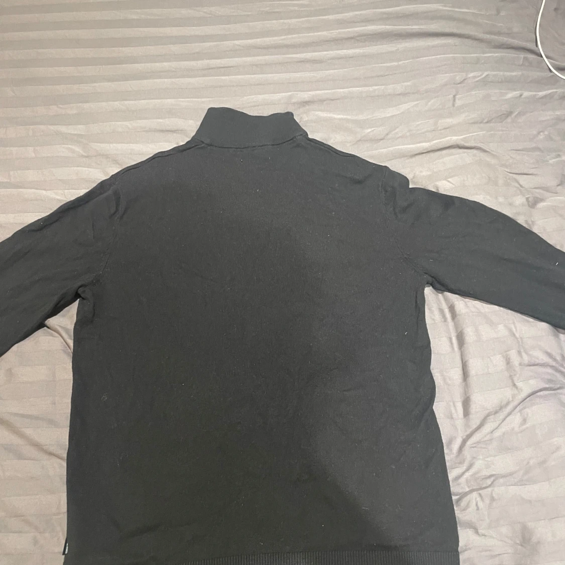 Svart tröja med dragkedja från Jack & Jones - 90