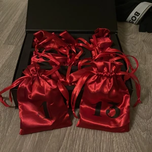 Adventskalender med parfymer från One Bold Chemist - Hej jag säljer min julkalender från one Bold chemist. Den är slutsåld över allt nu.