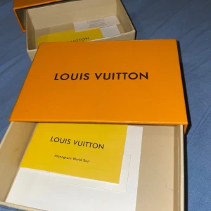 Lv box - 2 fina boxar från lv. bra till förvaring,snygga och perfekt till dig som vill kunna ge en fin present i 