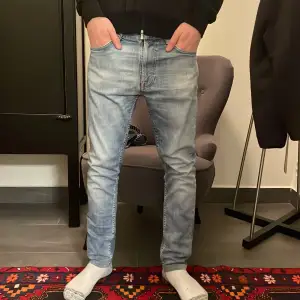 Ett par nudie jeans | storlek 31W | Modellen är 183cm | Fast pris