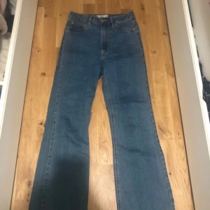 Blå jeans - Jeans från Cubus. Typ nya 