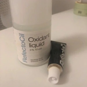 RefectoCil Ögonbryns- och ögonfransfärg - Säljer RefectoCil ögonbryns- och ögonfransfärg i färgen Pure Black tillsammans med en oxidantvätska.